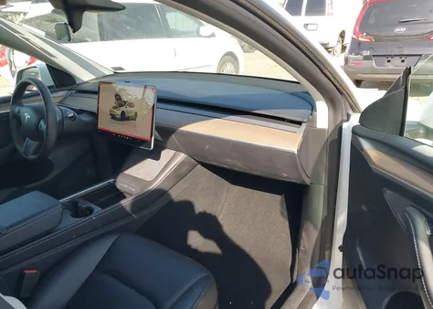 2022 Tesla Model Y Performance Dual Motor All-Wheel Drive z USA, uszkodzony, nr VIN 7SAYGDEF9NF542745